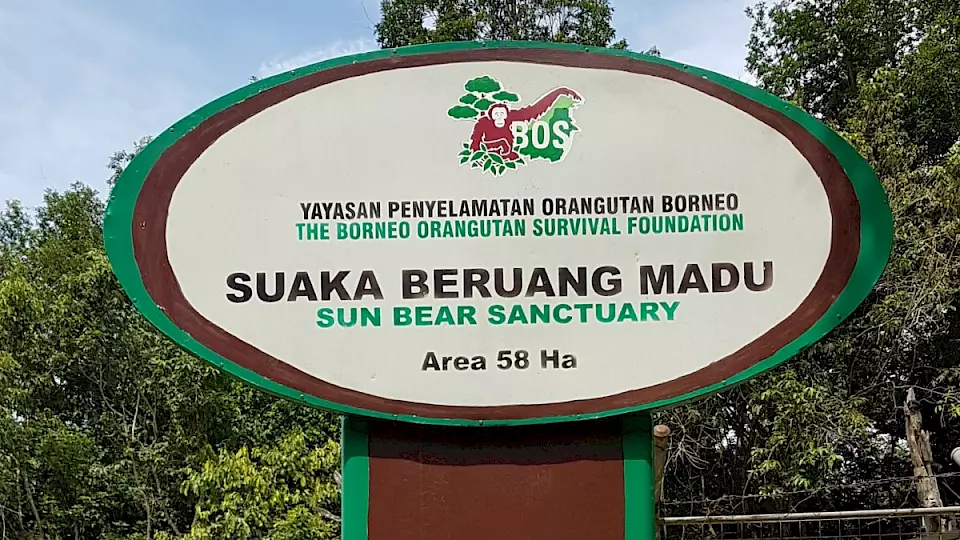 "Schild Malaienbären Rettungsstation" - Unser Engagement im Bereich Artenschutz umfasst auch die Rettung und den Schutz von den vom Aussterben bedrohten Malaienbären.